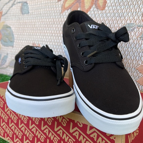 Vans WMNS Atwood
(Canvas) Black/White
VN000TUY187
Sneakers - Picture 9 of 16